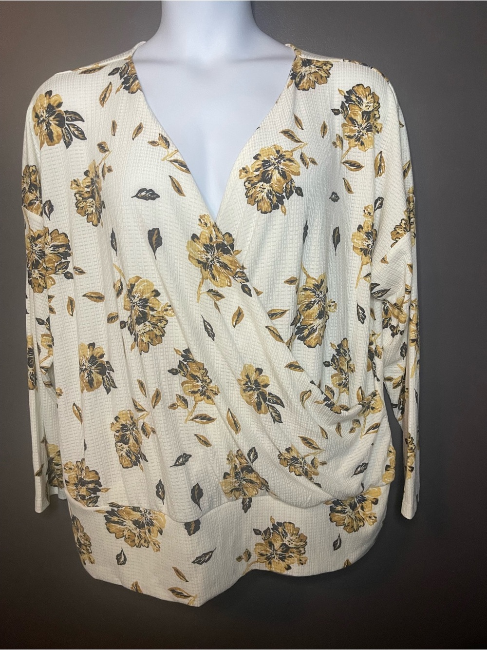 Maurices Cream Long-Sleeve Wrap Top with Floral Print NWT Sz 1 1x